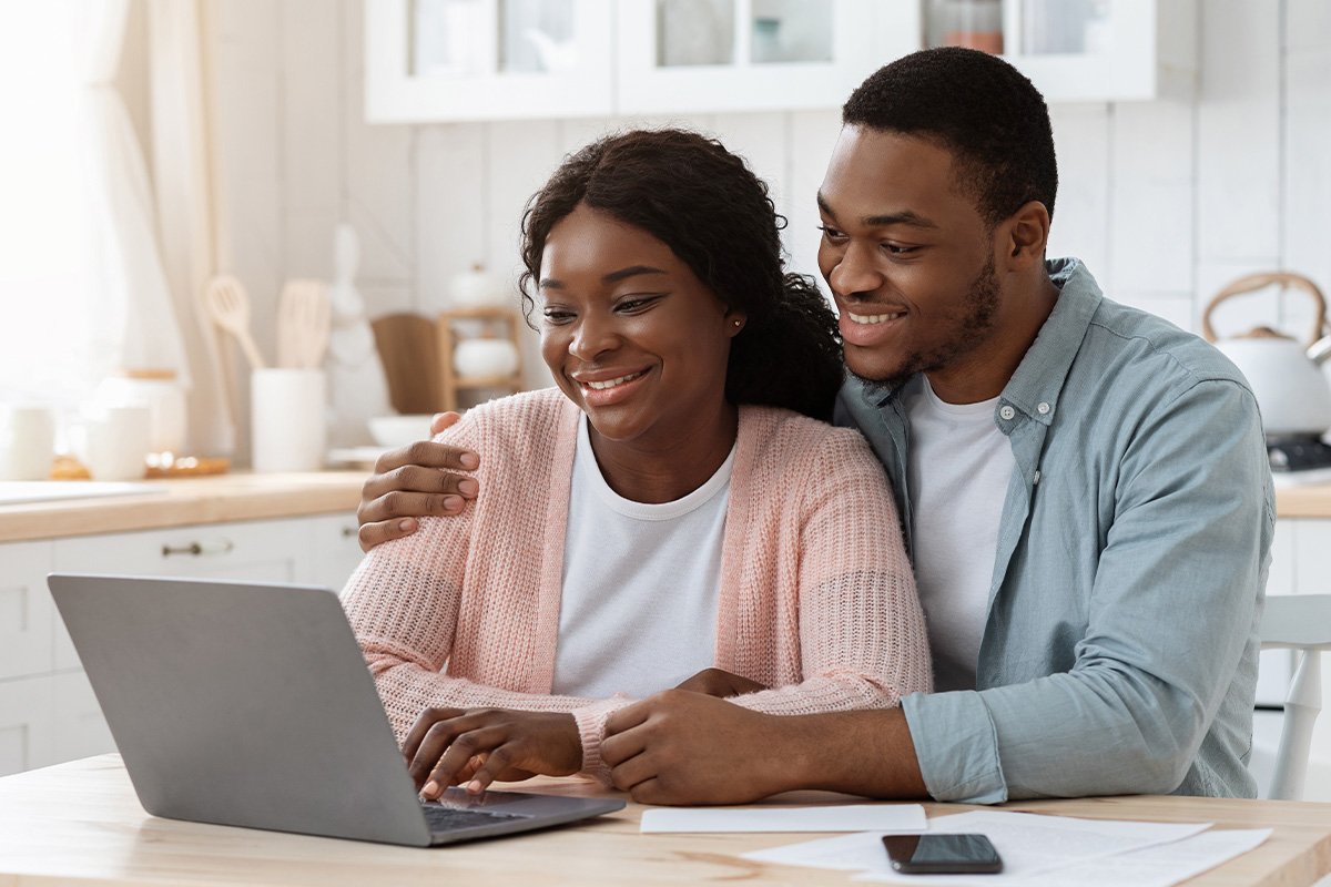 Couple looking at a laptop.